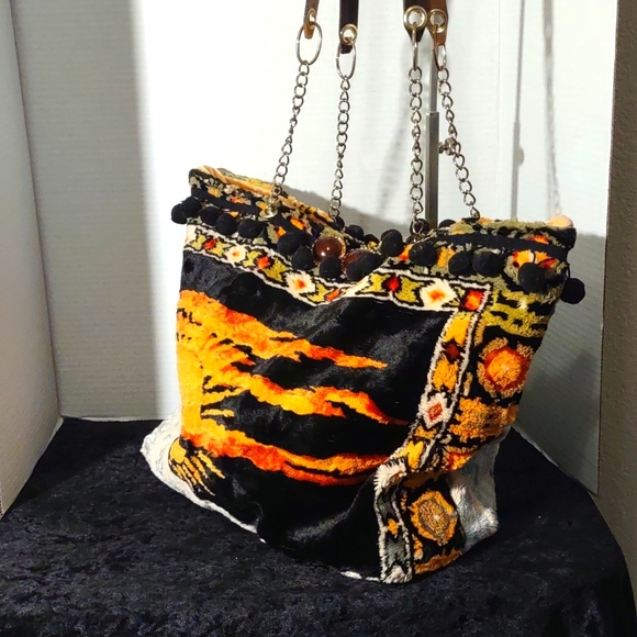 The Cat's Pajamas Hobo Handbag - Picture 4 of 4